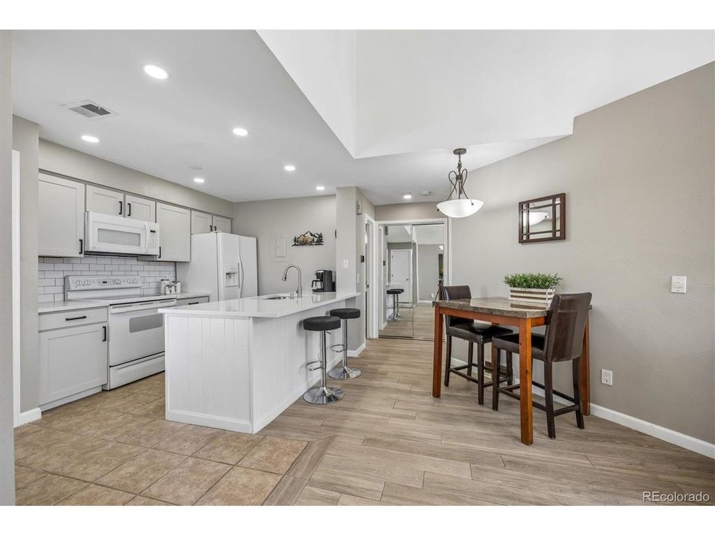 13732 E Lehigh Ave D, Aurora, CO 80014