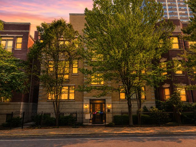 905 W Lawrence Avenue 3W, Chicago, IL 60640