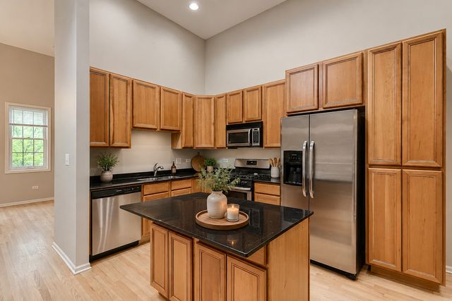 905 W Lawrence Avenue 3W, Chicago, IL 60640