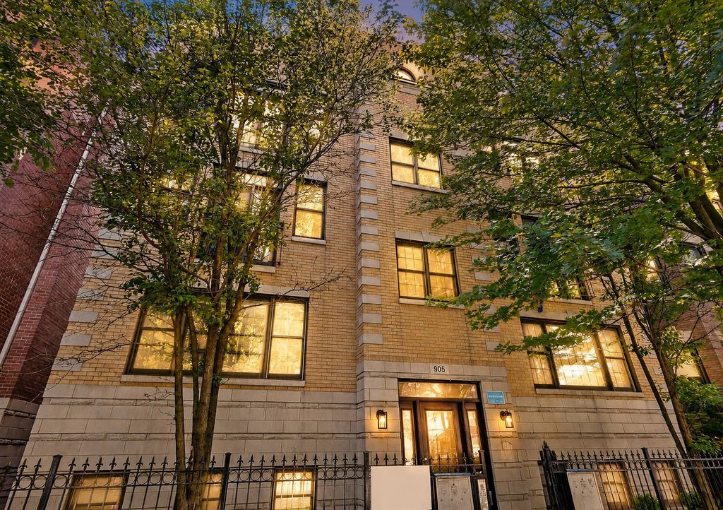 905 W Lawrence Avenue 3W, Chicago, IL 60640