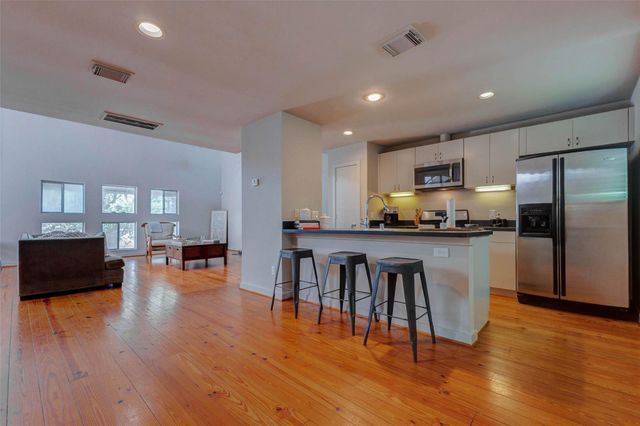 219 W Gray Street, Houston, TX 77019
