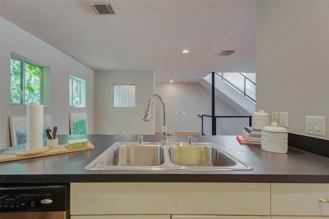 219 W Gray Street, Houston, TX 77019