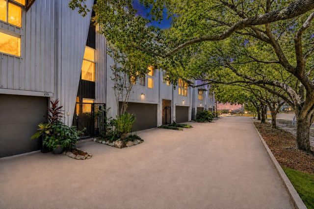219 W Gray Street, Houston, TX 77019