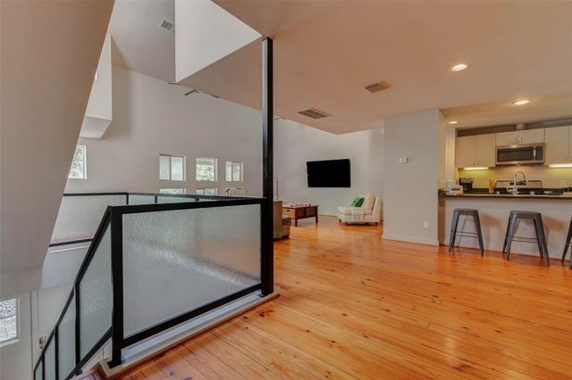 219 W Gray Street, Houston, TX 77019
