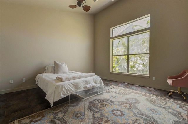 219 W Gray Street, Houston, TX 77019