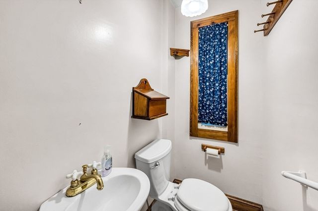 1168 River Rd, Agawam, MA 01001