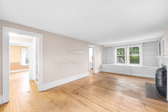 1168 River Rd, Agawam, MA 01001