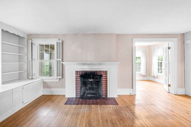 1168 River Rd, Agawam, MA 01001