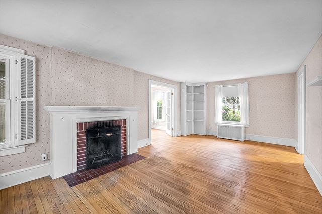 1168 River Rd, Agawam, MA 01001