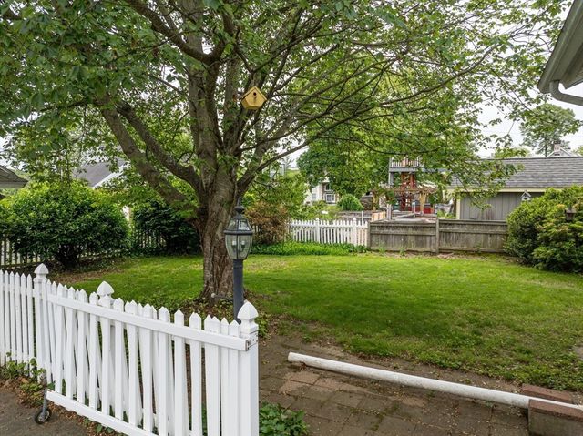 1168 River Rd, Agawam, MA 01001