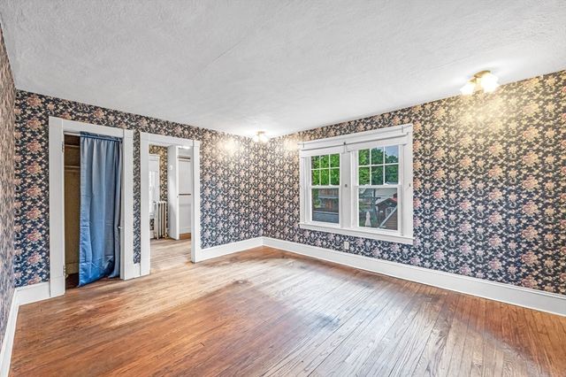 1168 River Rd, Agawam, MA 01001