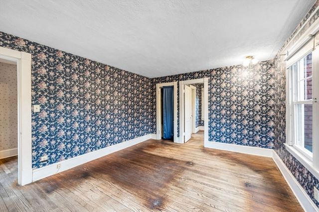 1168 River Rd, Agawam, MA 01001