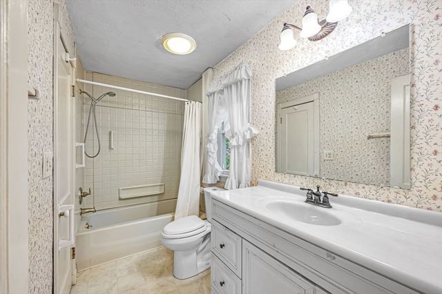 1168 River Rd, Agawam, MA 01001