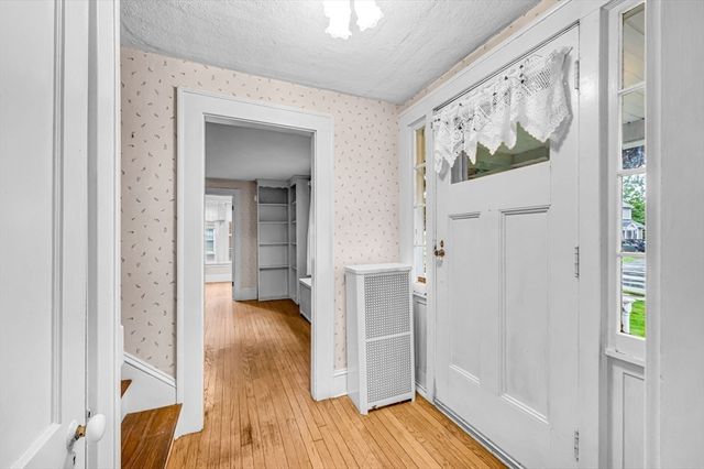 1168 River Rd, Agawam, MA 01001