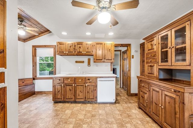 1168 River Rd, Agawam, MA 01001