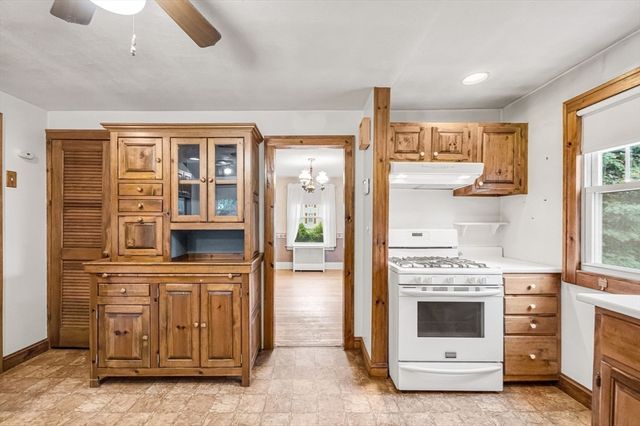 1168 River Rd, Agawam, MA 01001