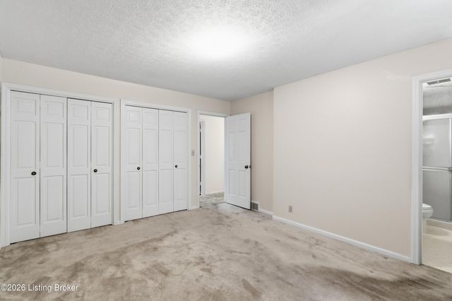 9001 Lakeridge Dr, Louisville, KY 40272