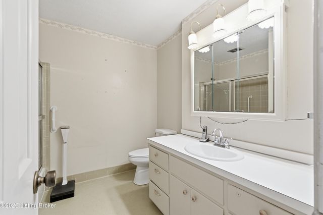 9001 Lakeridge Dr, Louisville, KY 40272