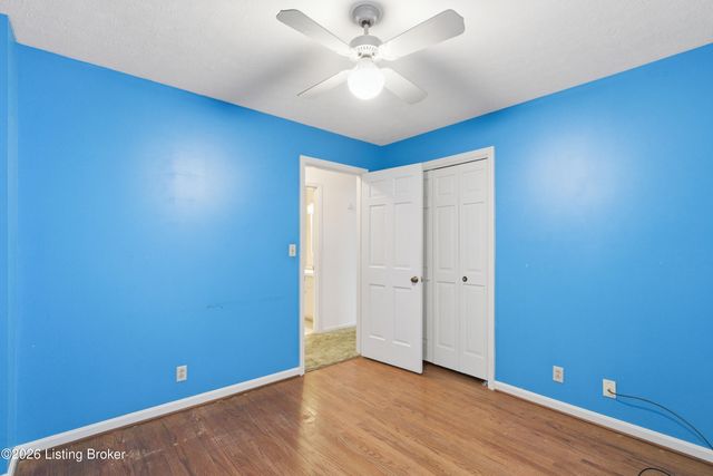 9001 Lakeridge Dr, Louisville, KY 40272