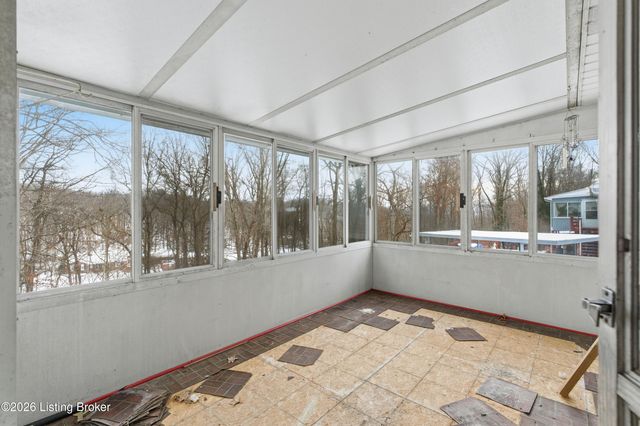 9001 Lakeridge Dr, Louisville, KY 40272