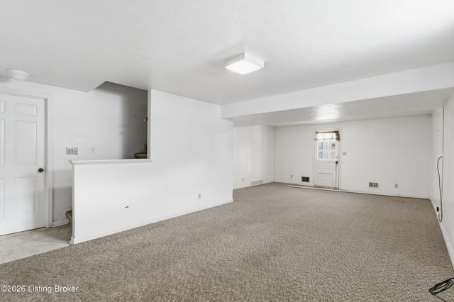 9001 Lakeridge Dr, Louisville, KY 40272