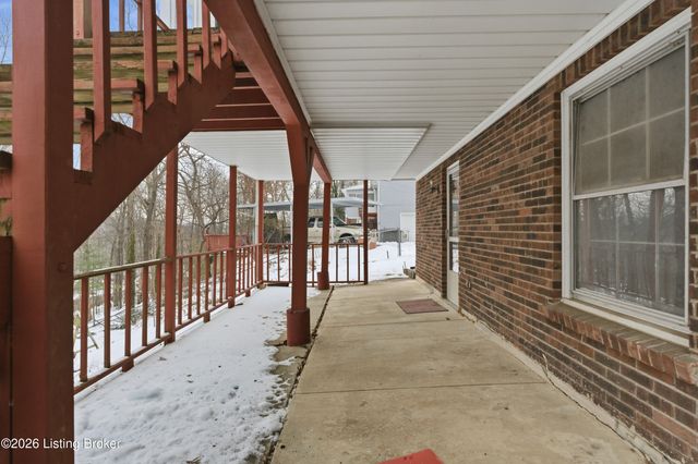 9001 Lakeridge Dr, Louisville, KY 40272