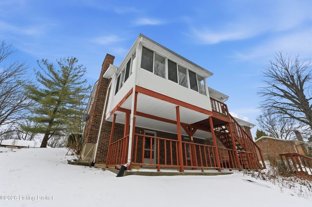 9001 Lakeridge Dr, Louisville, KY 40272