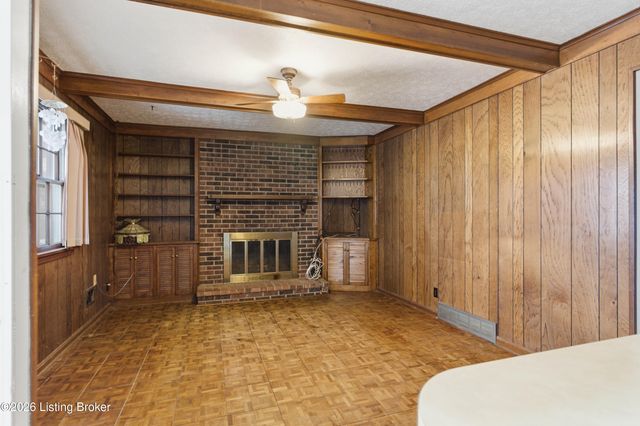 9001 Lakeridge Dr, Louisville, KY 40272