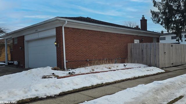 20900 Bayside Street, Saint Clair Shores, MI 48081