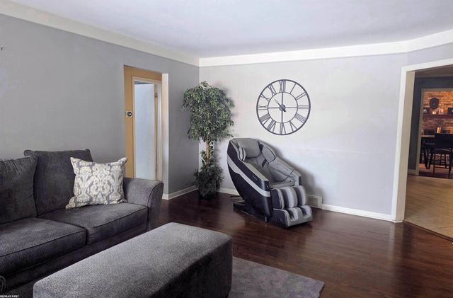 20900 Bayside Street, Saint Clair Shores, MI 48081