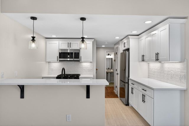 2 Pine Grove Village, Yarmouth Port, MA 02675