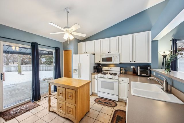 2492 Concord Court, Montgomery, IL 60538