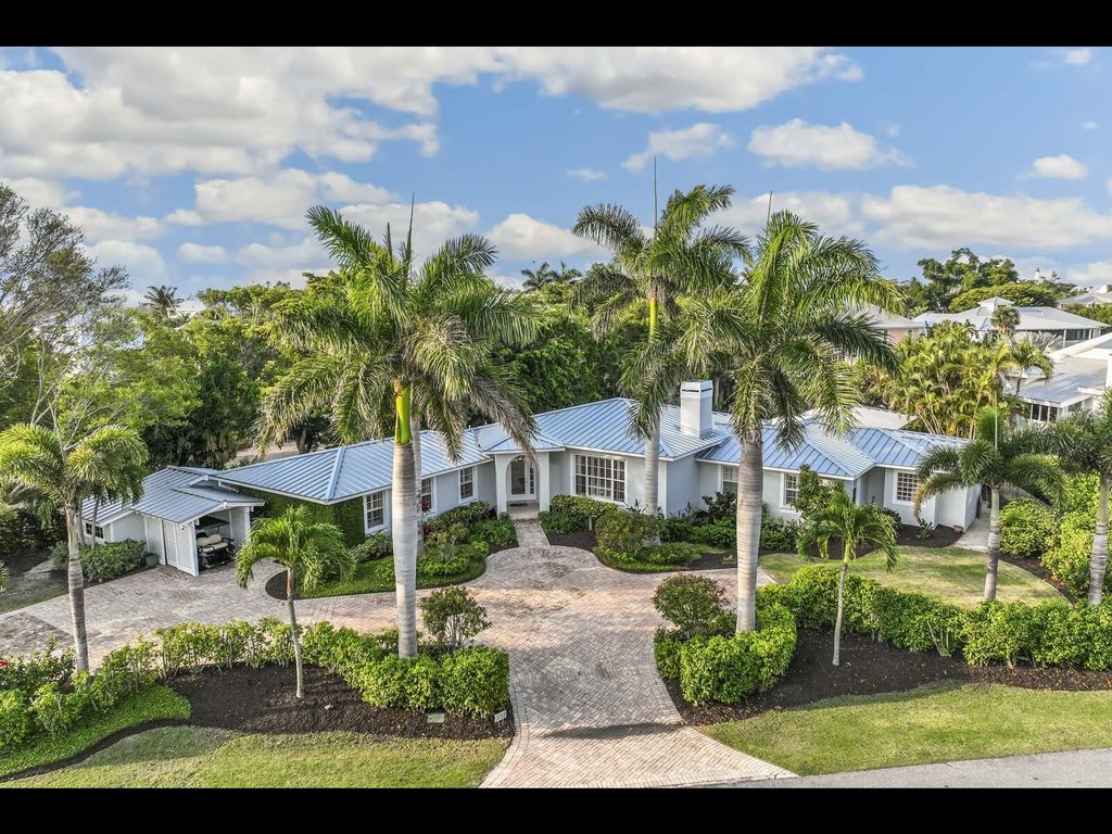 Image 30 of property listing at 252 WATERWAYS AVENUE, Boca Grande, FL 33921