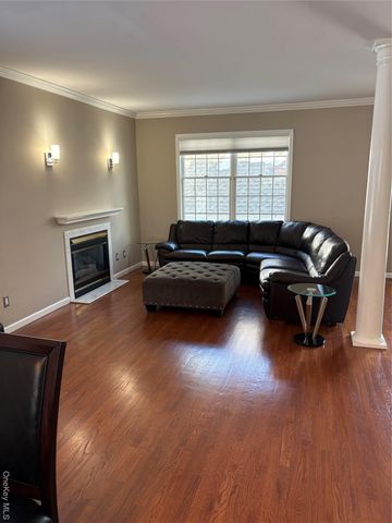 18 Lakeside Drive, Valhalla, NY 10595