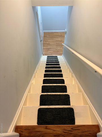 18 Lakeside Drive, Valhalla, NY 10595