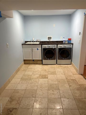 18 Lakeside Drive, Valhalla, NY 10595