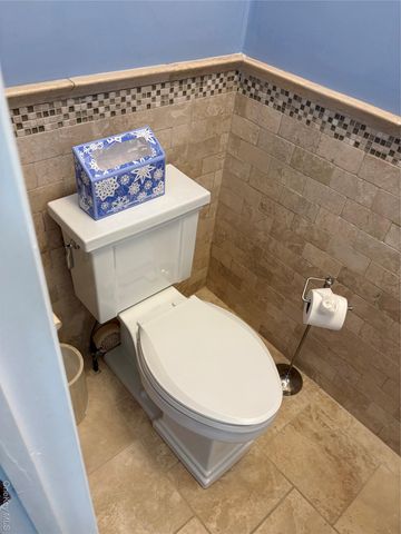 18 Lakeside Drive, Valhalla, NY 10595