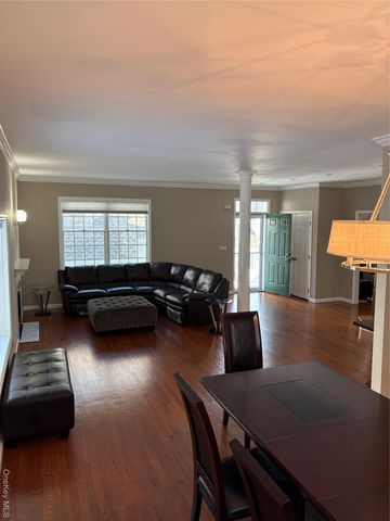 18 Lakeside Drive, Valhalla, NY 10595