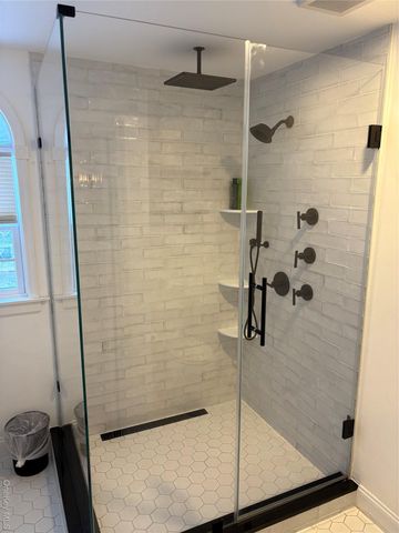 18 Lakeside Drive, Valhalla, NY 10595