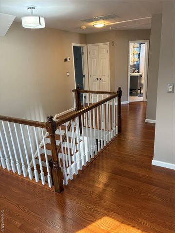 18 Lakeside Drive, Valhalla, NY 10595