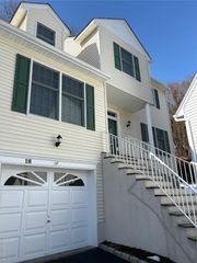 18 Lakeside Drive, Valhalla, NY 10595