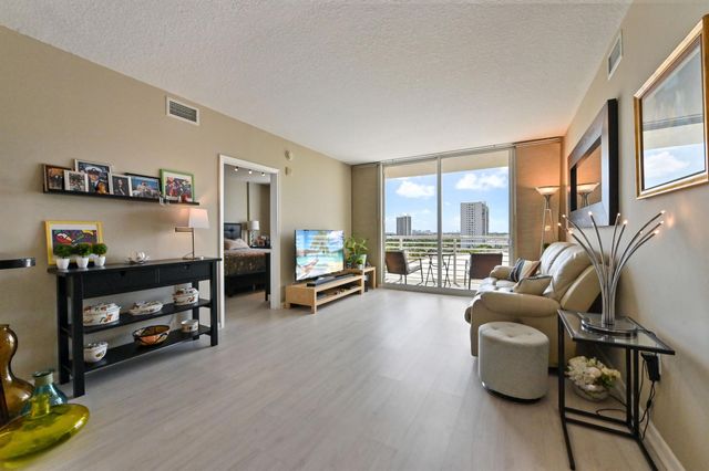 18800 NE 29th Avenue 816, Aventura, FL 33180