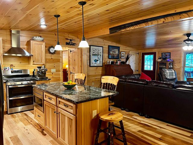 2243 West Lake Road, Poultney, VT 05774