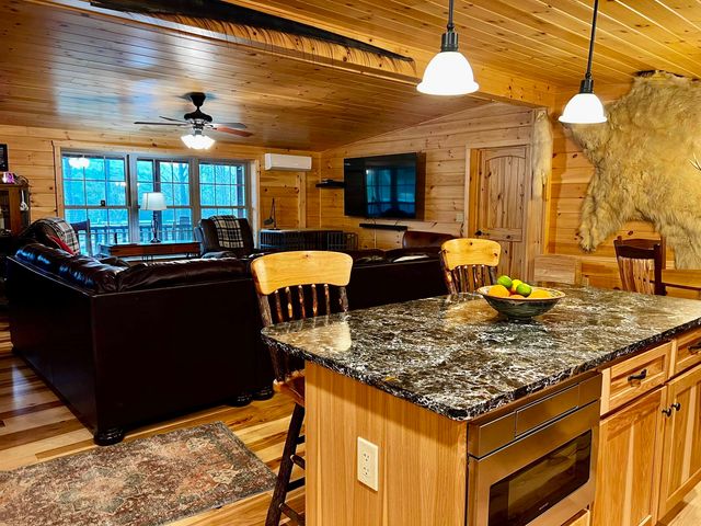 2243 West Lake Road, Poultney, VT 05774