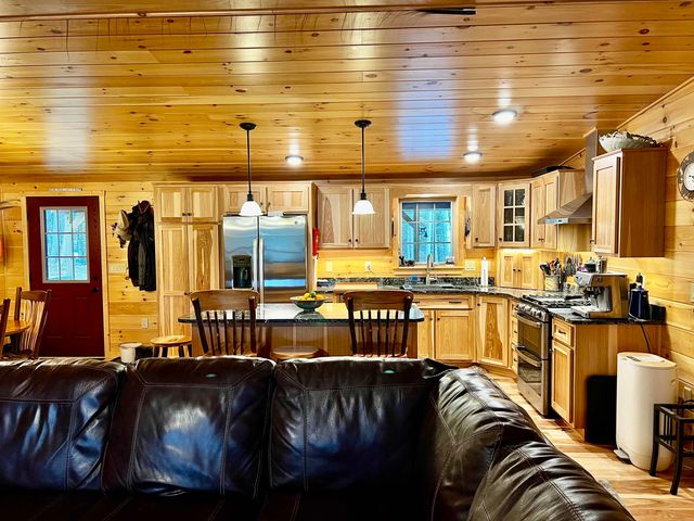 2243 West Lake Road, Poultney, VT 05774