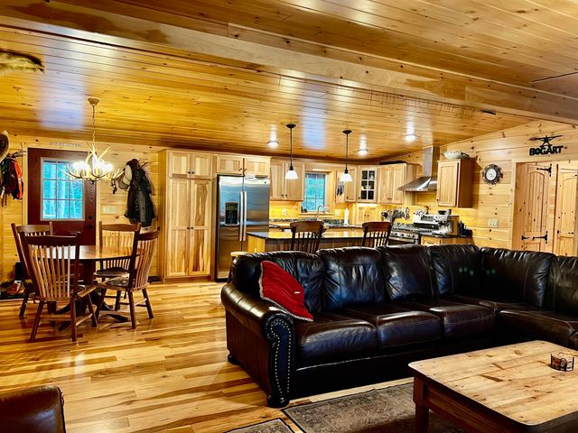 2243 West Lake Road, Poultney, VT 05774
