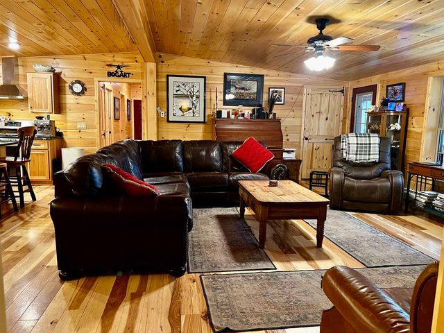 2243 West Lake Road, Poultney, VT 05774