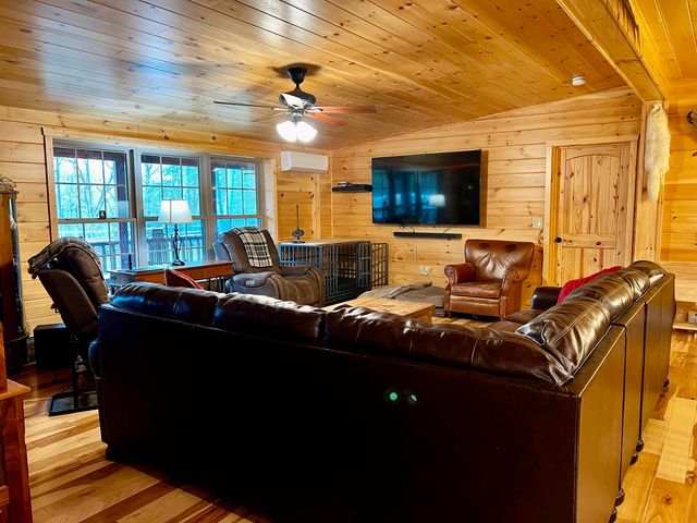 2243 West Lake Road, Poultney, VT 05774