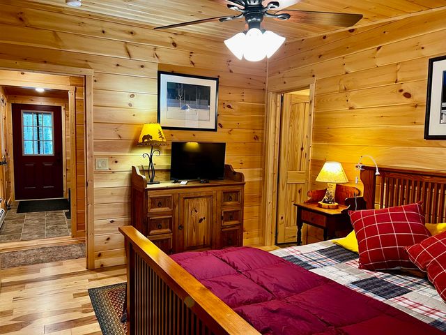 2243 West Lake Road, Poultney, VT 05774