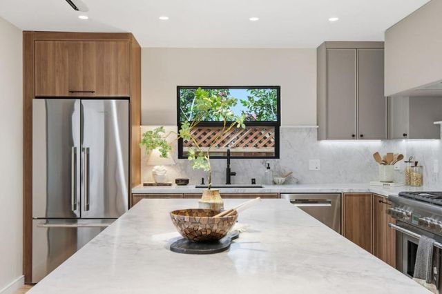 371 E Oakwood Boulevard, Redwood City, CA 94061